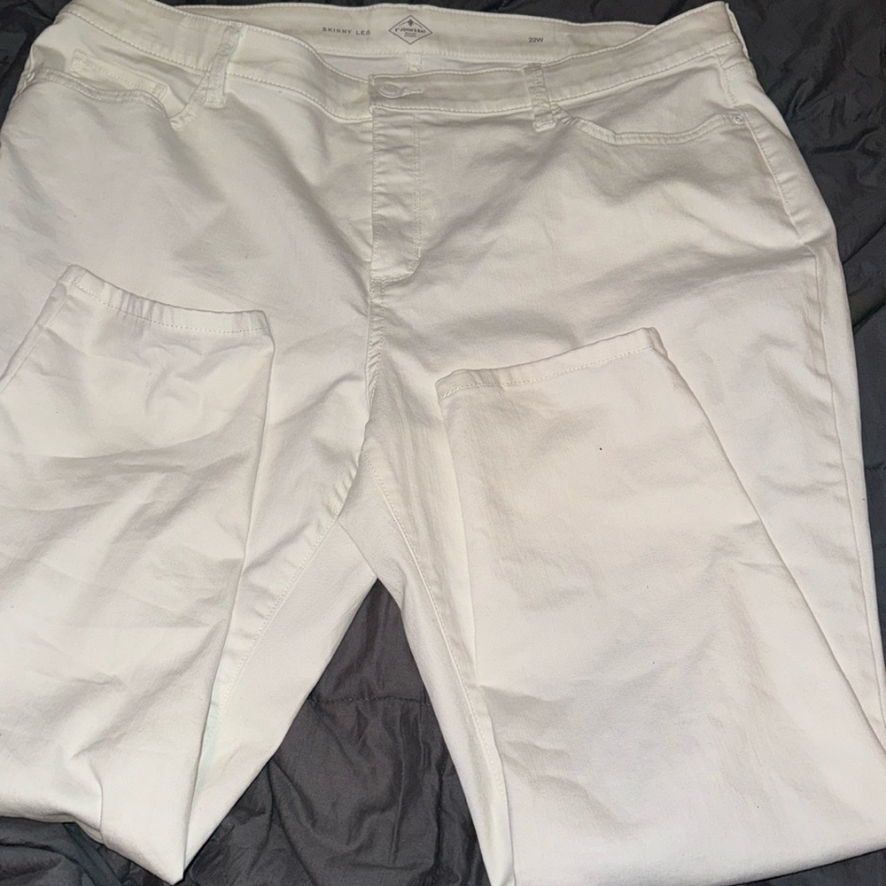 White skinny jeans
